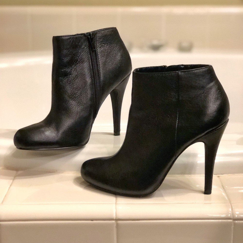 Steve Madden Black Leather Ankle Boots Sz 7